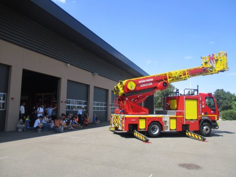 Visite de la caserne des pompiers avec la micro crèche de Dijon et les familles