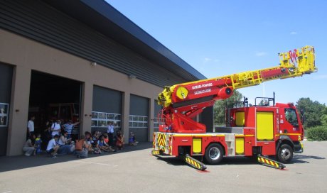 Visite de la caserne des pompiers avec la micro crèche de Dijon et les familles